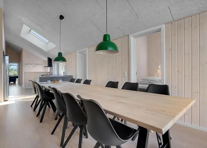 5 Bedroom Pet Friendly In *